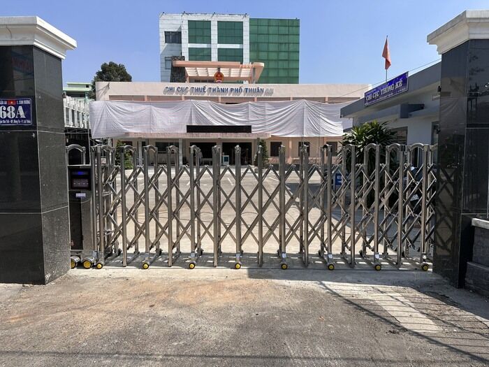 Gia công và lắp đặt cổng xếp inox 304 uy tín nhất