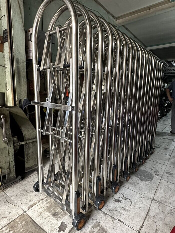 cổng xếp inox 304