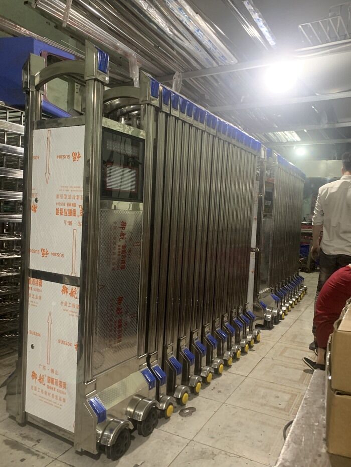 cổng xếp inox 304
