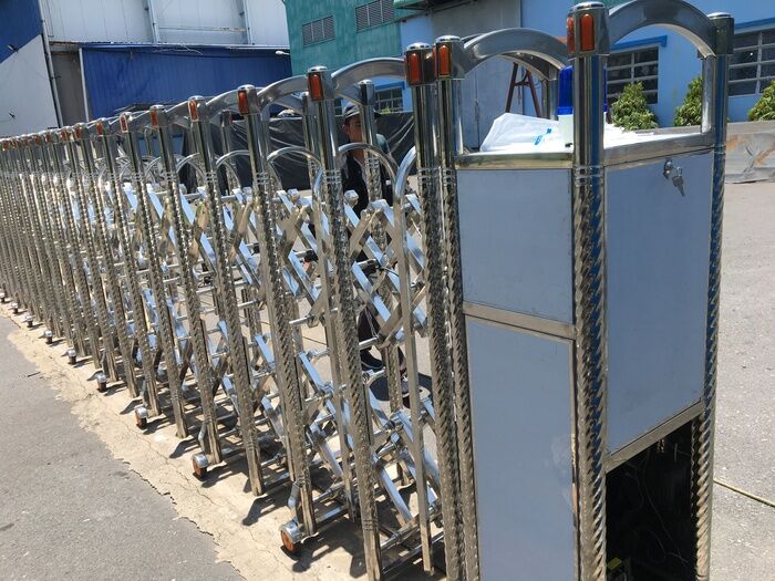 cổng xếp inox 304