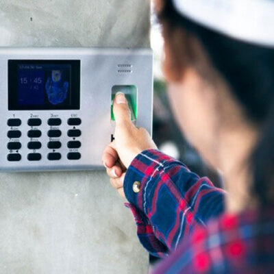 Kiểm soát ra vào cửa tự động